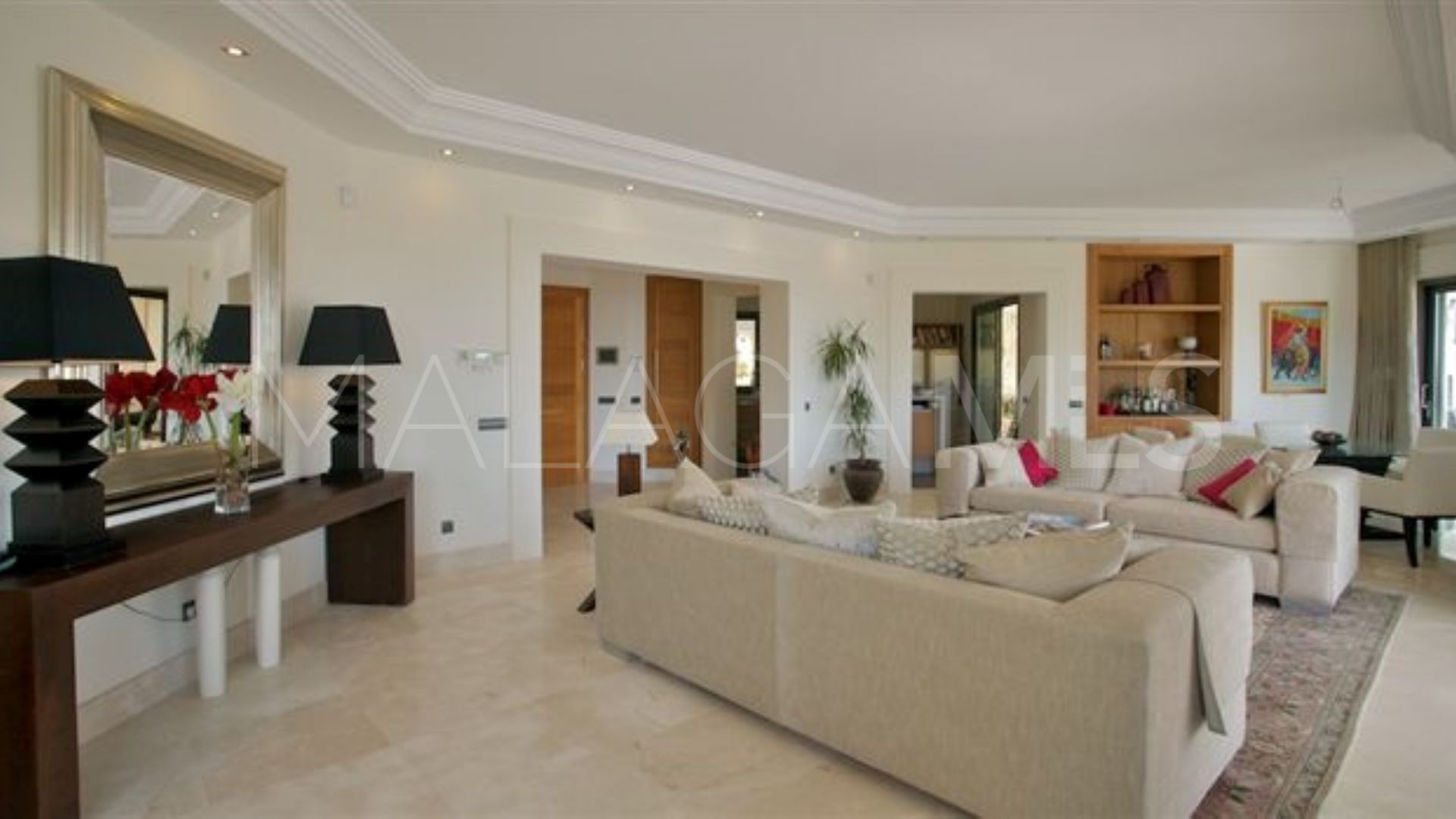 Se vende villa in Los Arqueros with 4 bedrooms