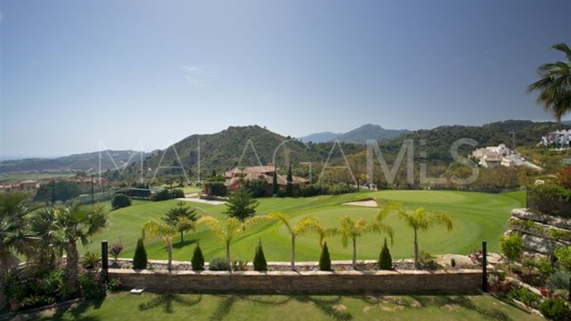 Se vende villa in Los Arqueros with 4 bedrooms