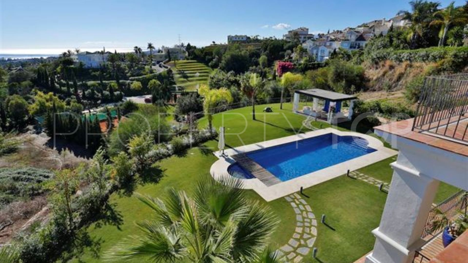 For sale 7 bedrooms villa in Marbella Hill Club