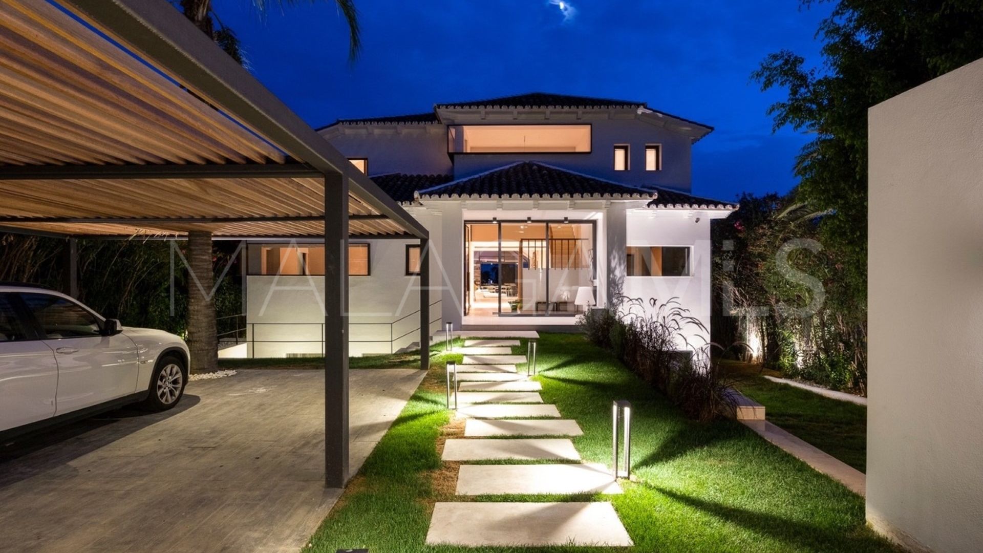 Villa for sale in Los Naranjos Golf with 6 bedrooms