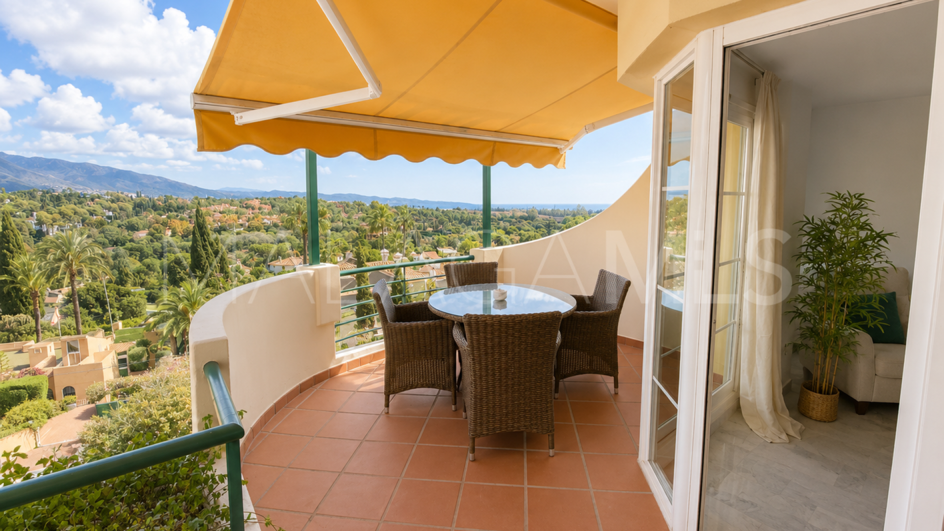For sale 2 bedrooms apartment in Señorio de Aloha