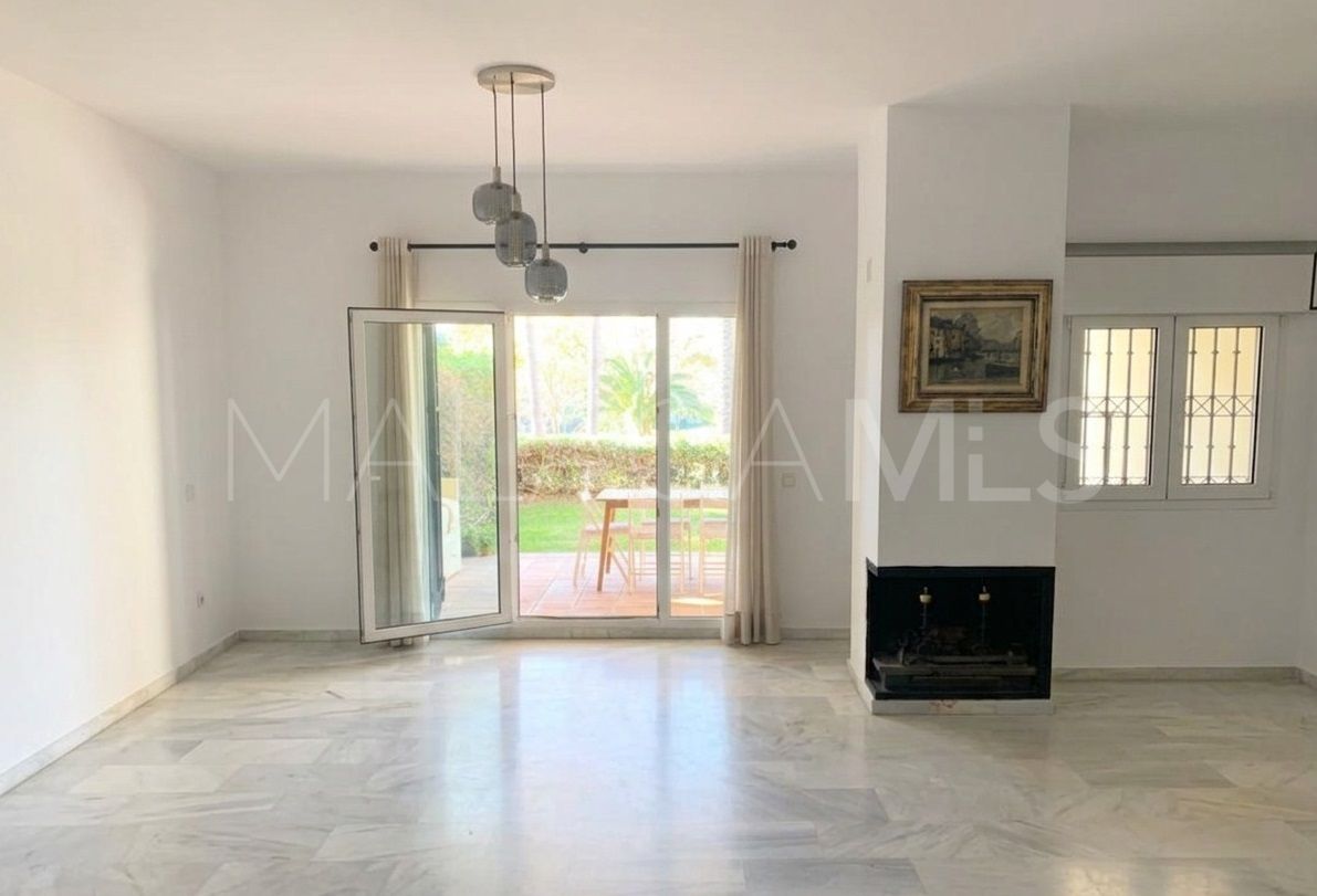 Radhus for sale in Guadalmina Baja