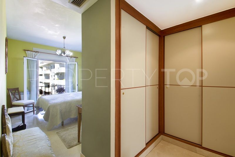 Buy 3 bedrooms apartment in Nueva Andalucia