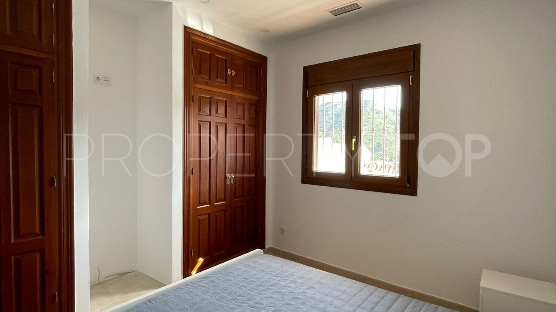 Buy apartment in Benahavis Centro