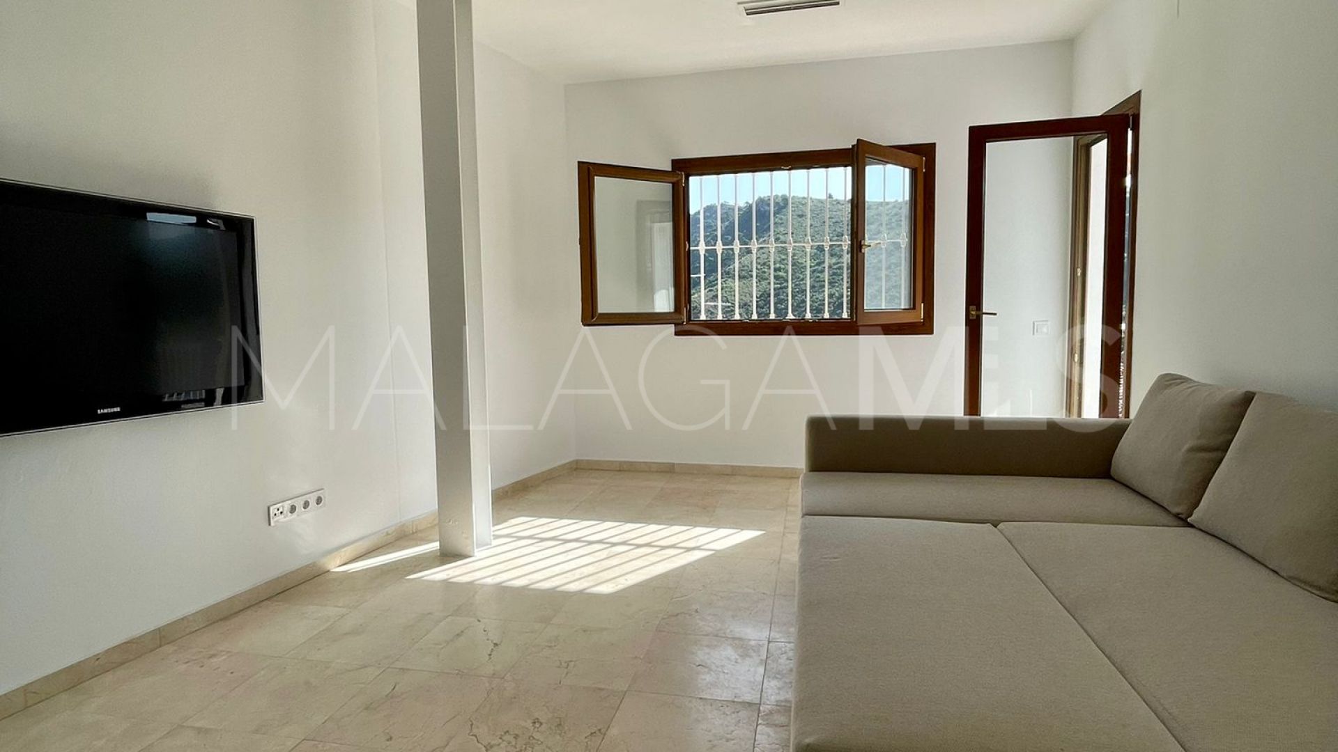 Buy apartment in Benahavis Centro