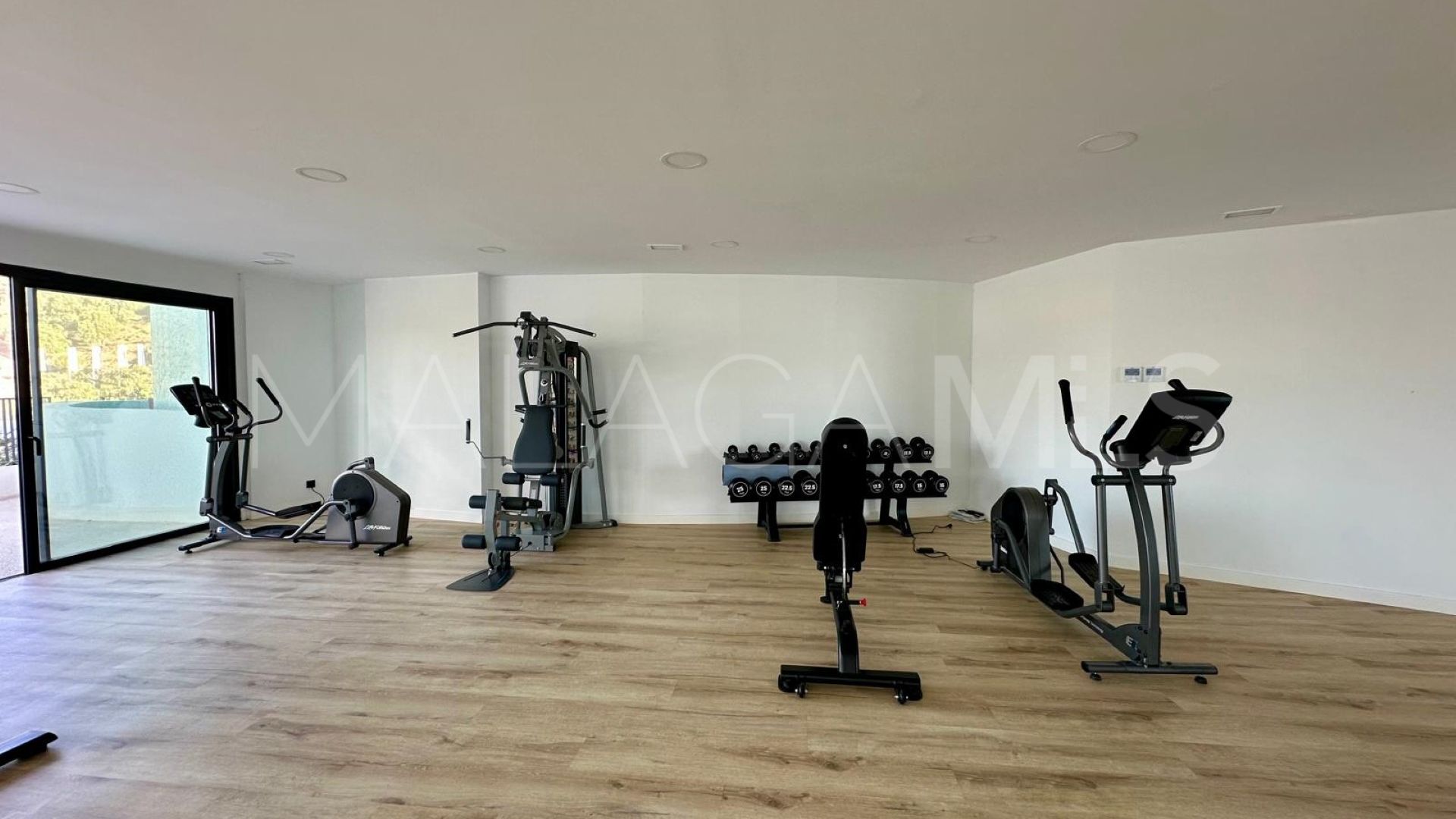 Se vende apartamento in Los Altos de los Monteros with 3 bedrooms