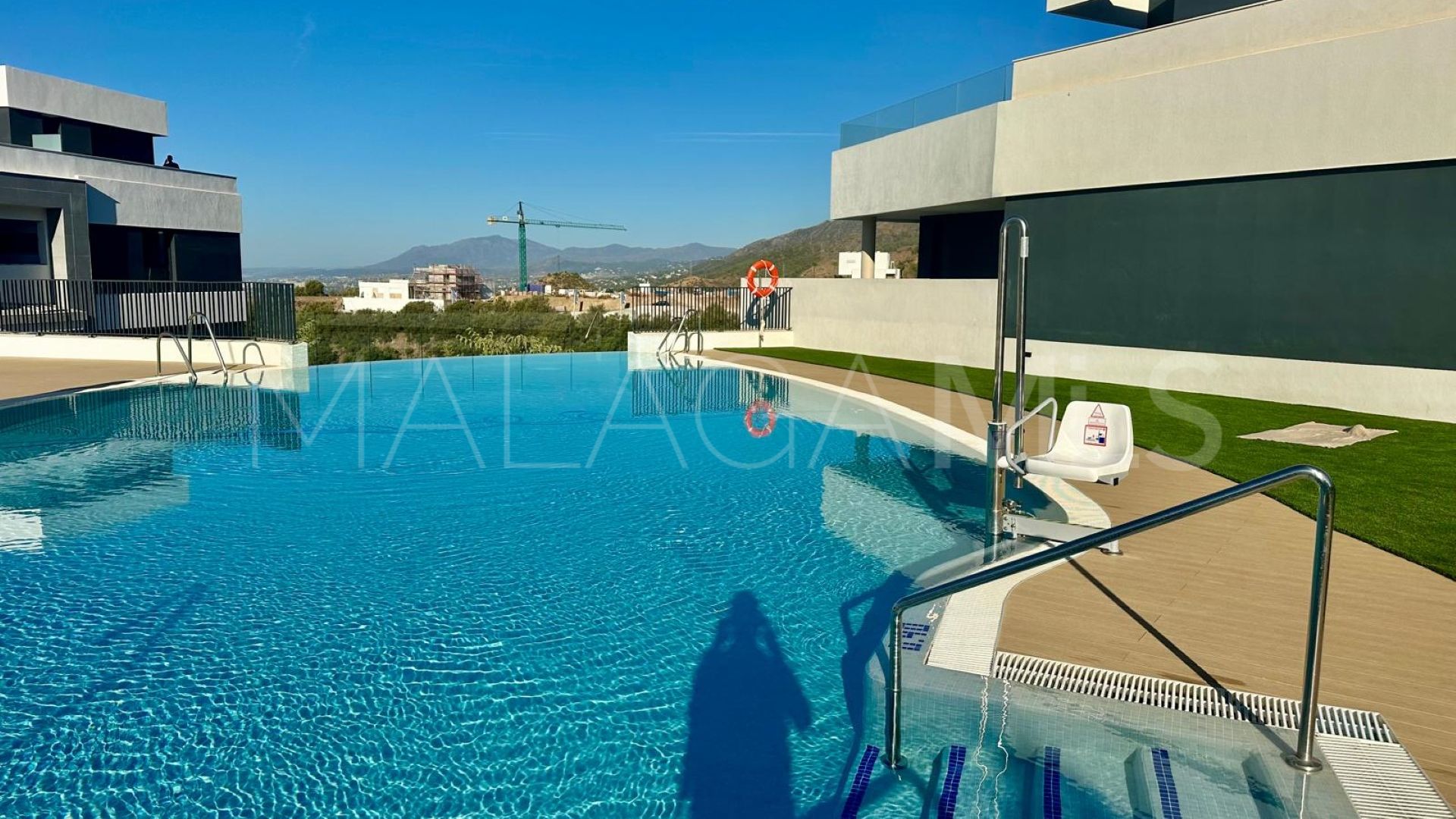 Se vende apartamento in Los Altos de los Monteros with 3 bedrooms