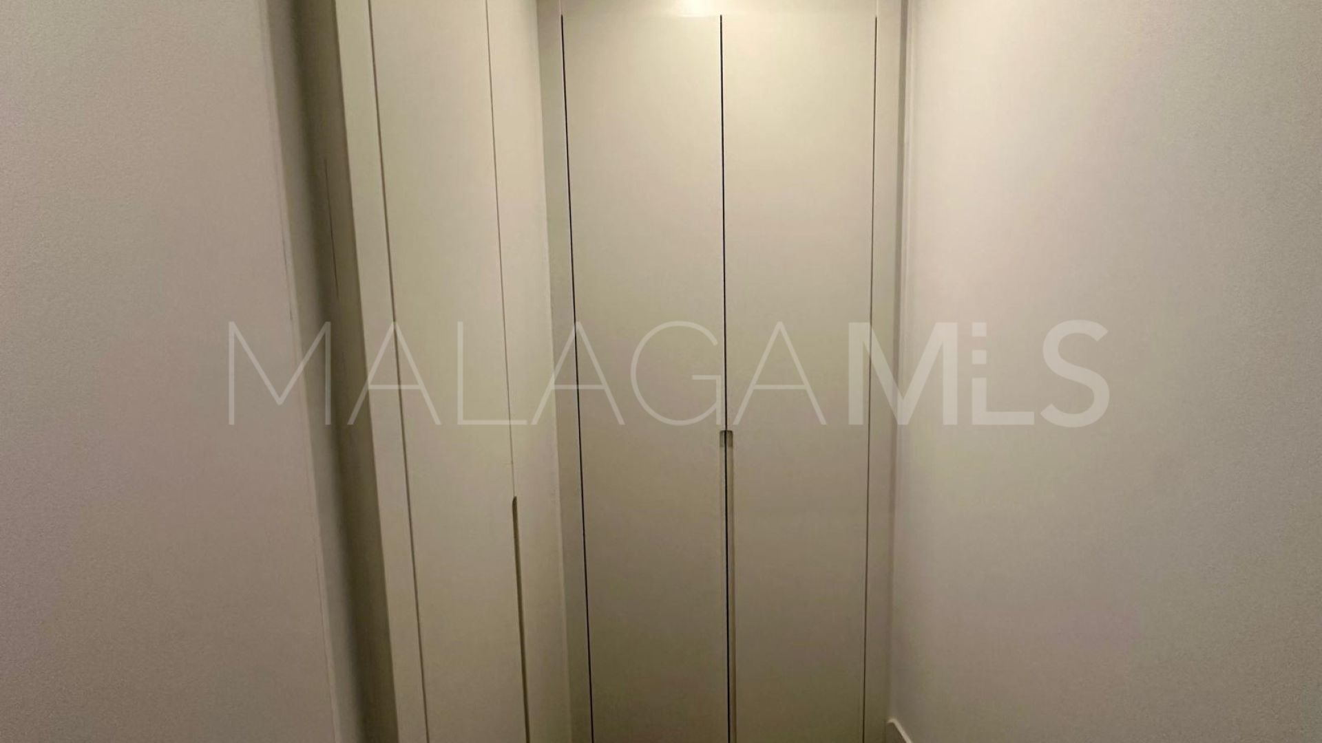 Se vende apartamento in Los Altos de los Monteros with 3 bedrooms