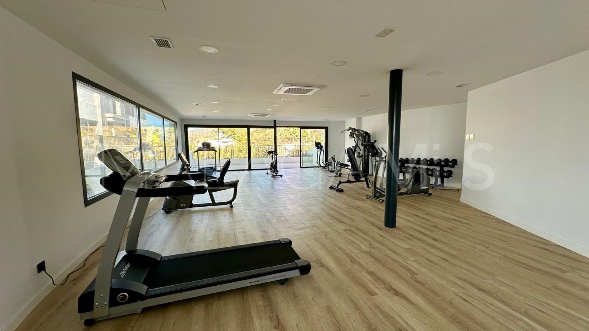 Se vende apartamento in Los Altos de los Monteros with 3 bedrooms