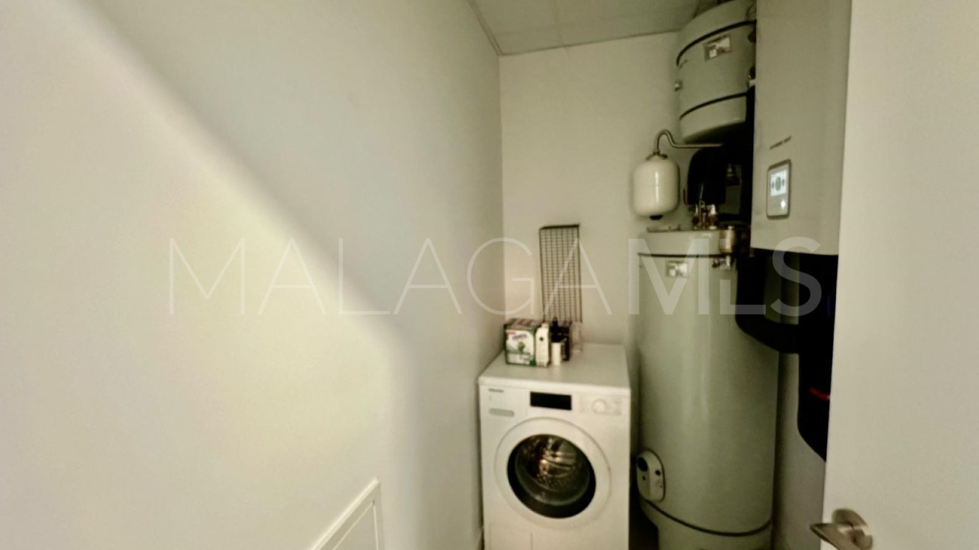 Se vende apartamento in Los Altos de los Monteros with 3 bedrooms