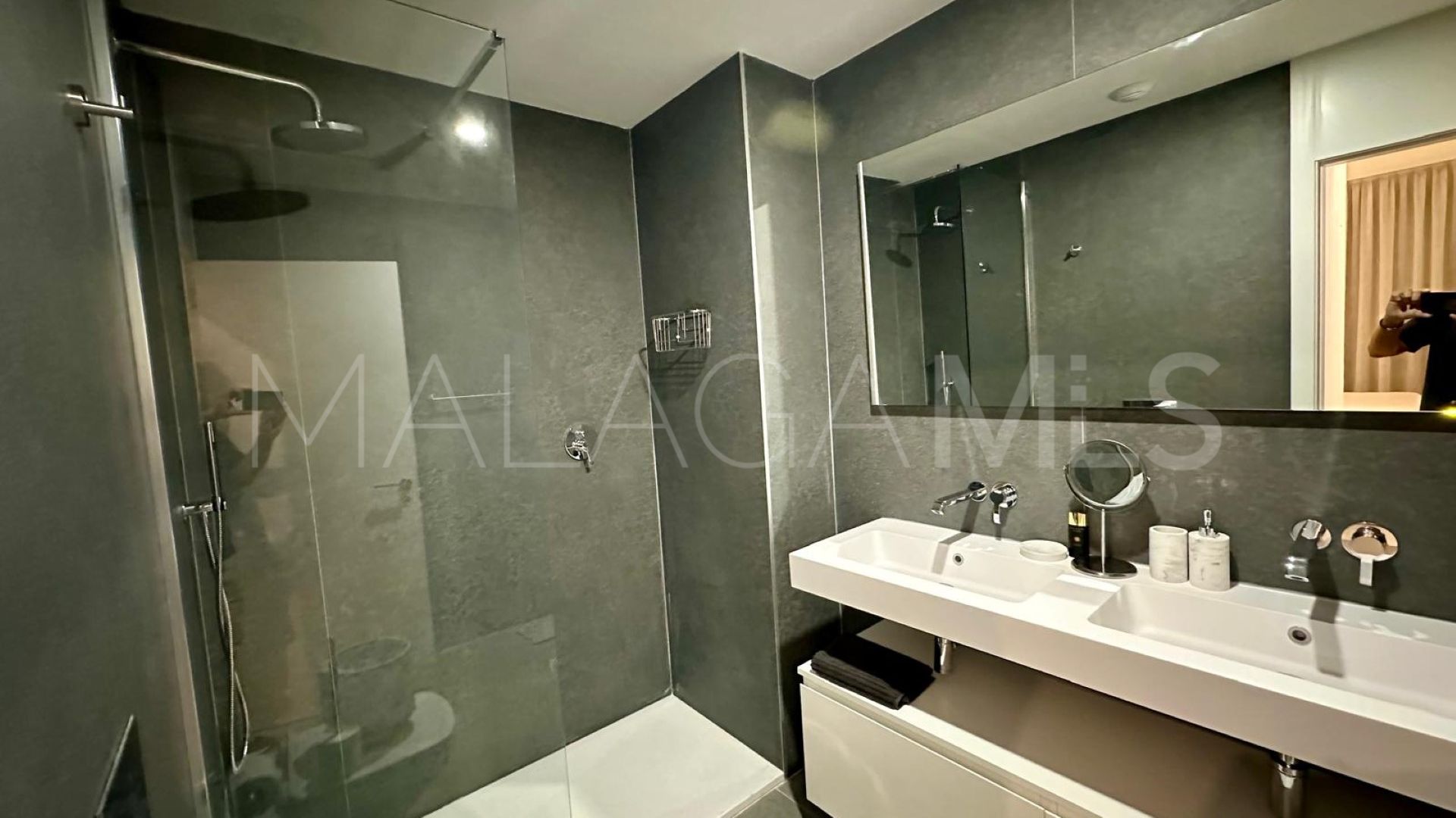 Se vende apartamento in Los Altos de los Monteros with 3 bedrooms