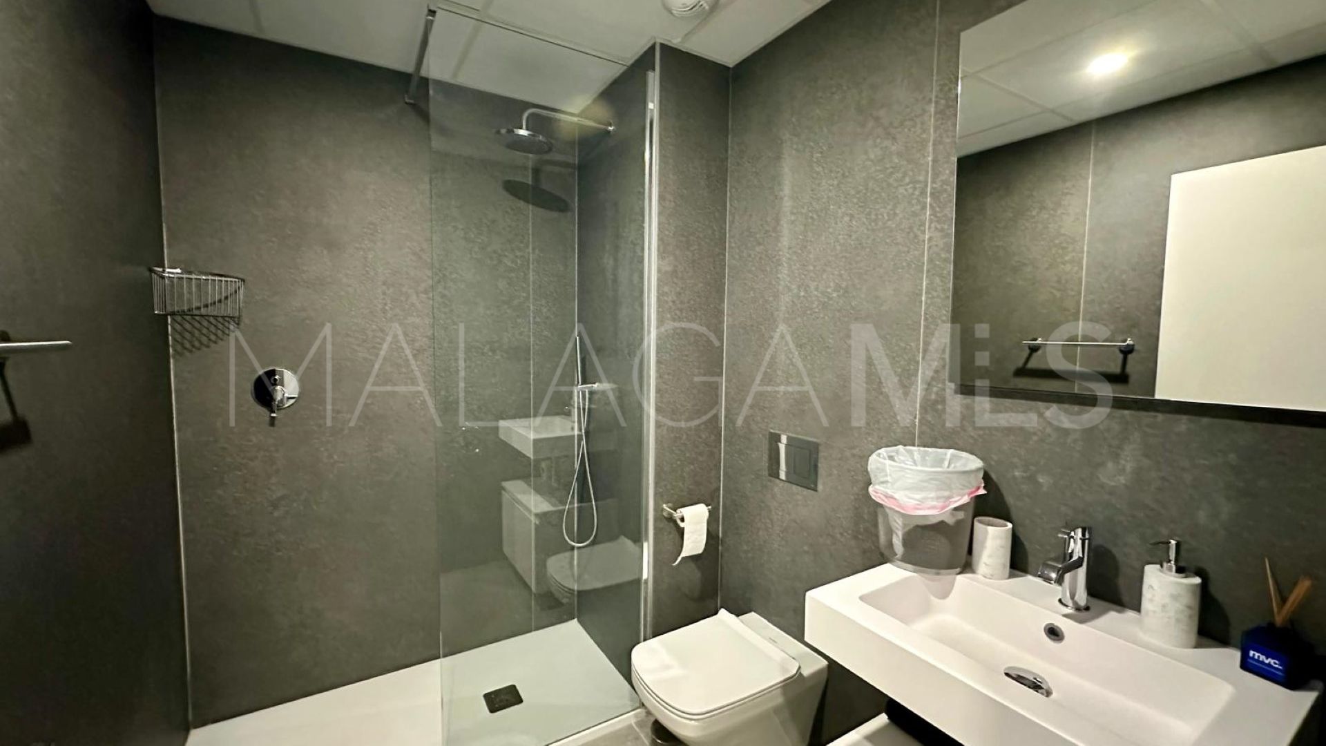 Se vende apartamento in Los Altos de los Monteros with 3 bedrooms