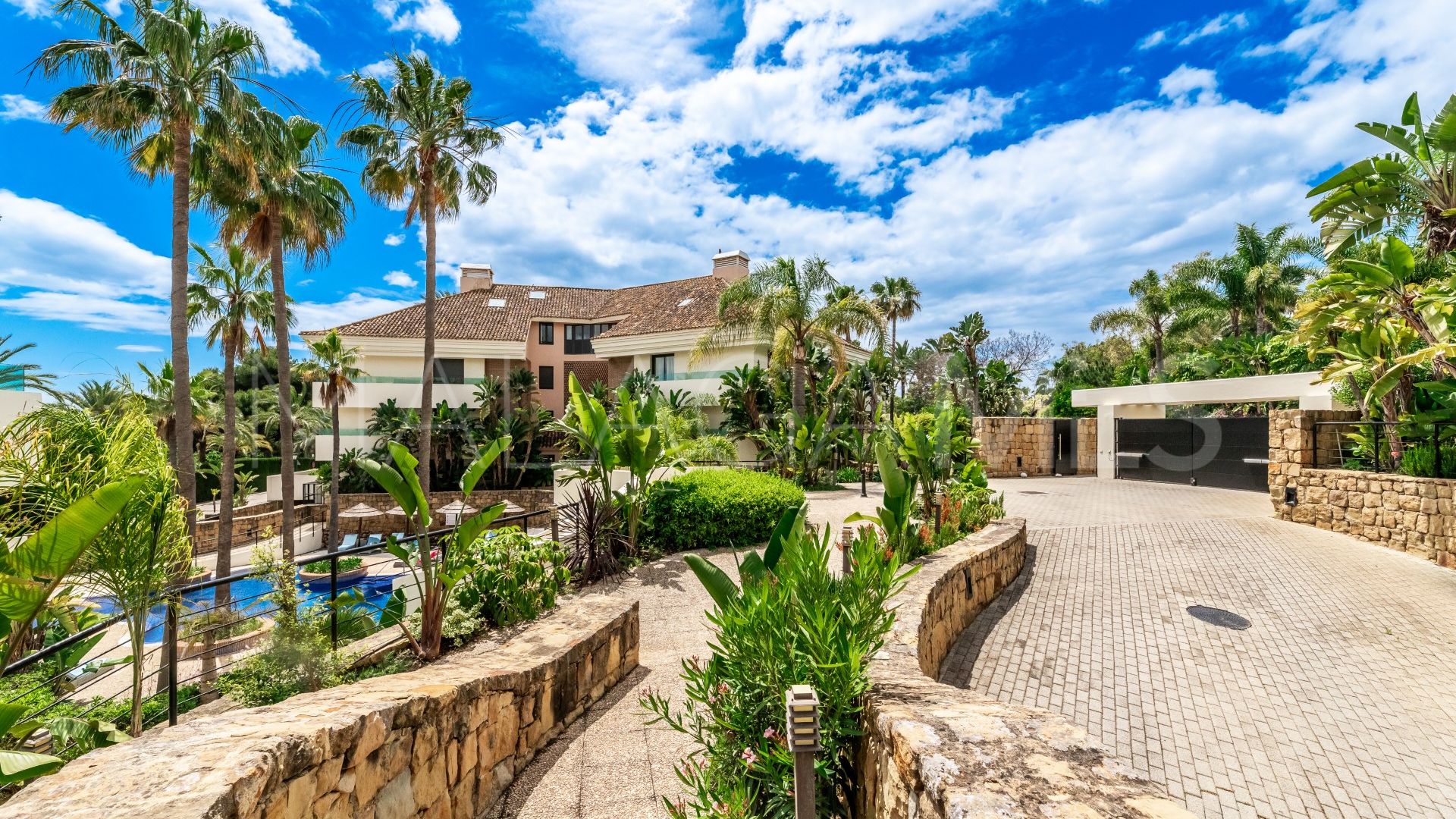 Apartment for sale in Los Monteros with 3 bedrooms