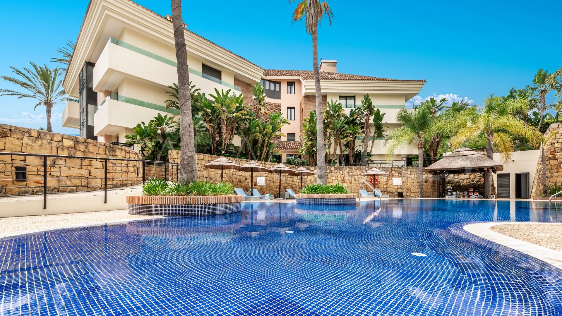 Apartment for sale in Los Monteros with 3 bedrooms