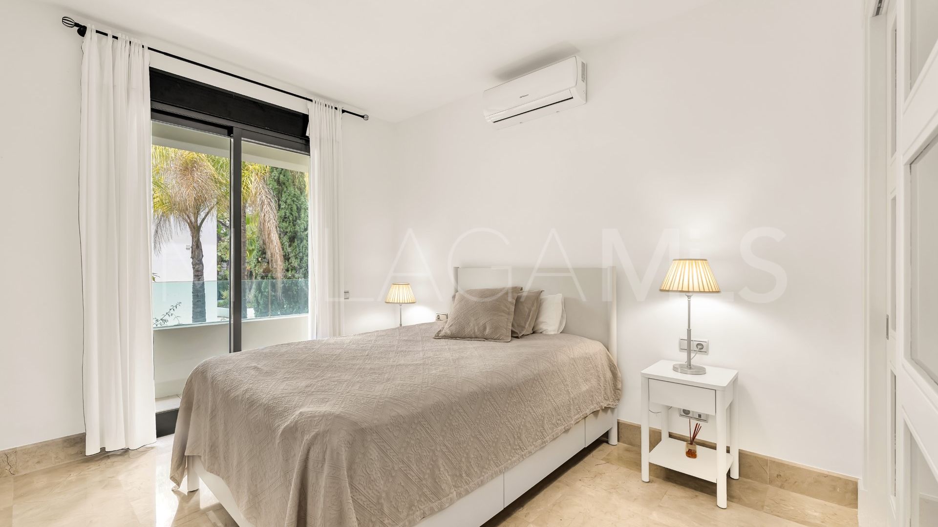 Apartment for sale in Los Monteros with 3 bedrooms