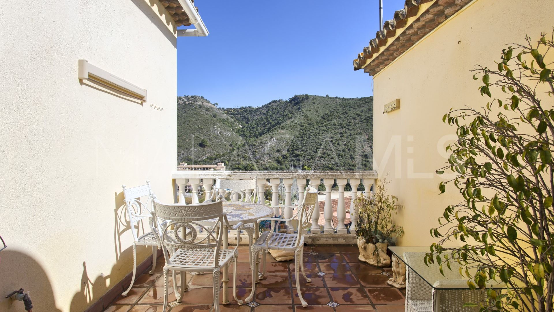 3 bedrooms town house for sale in Benahavis Centro