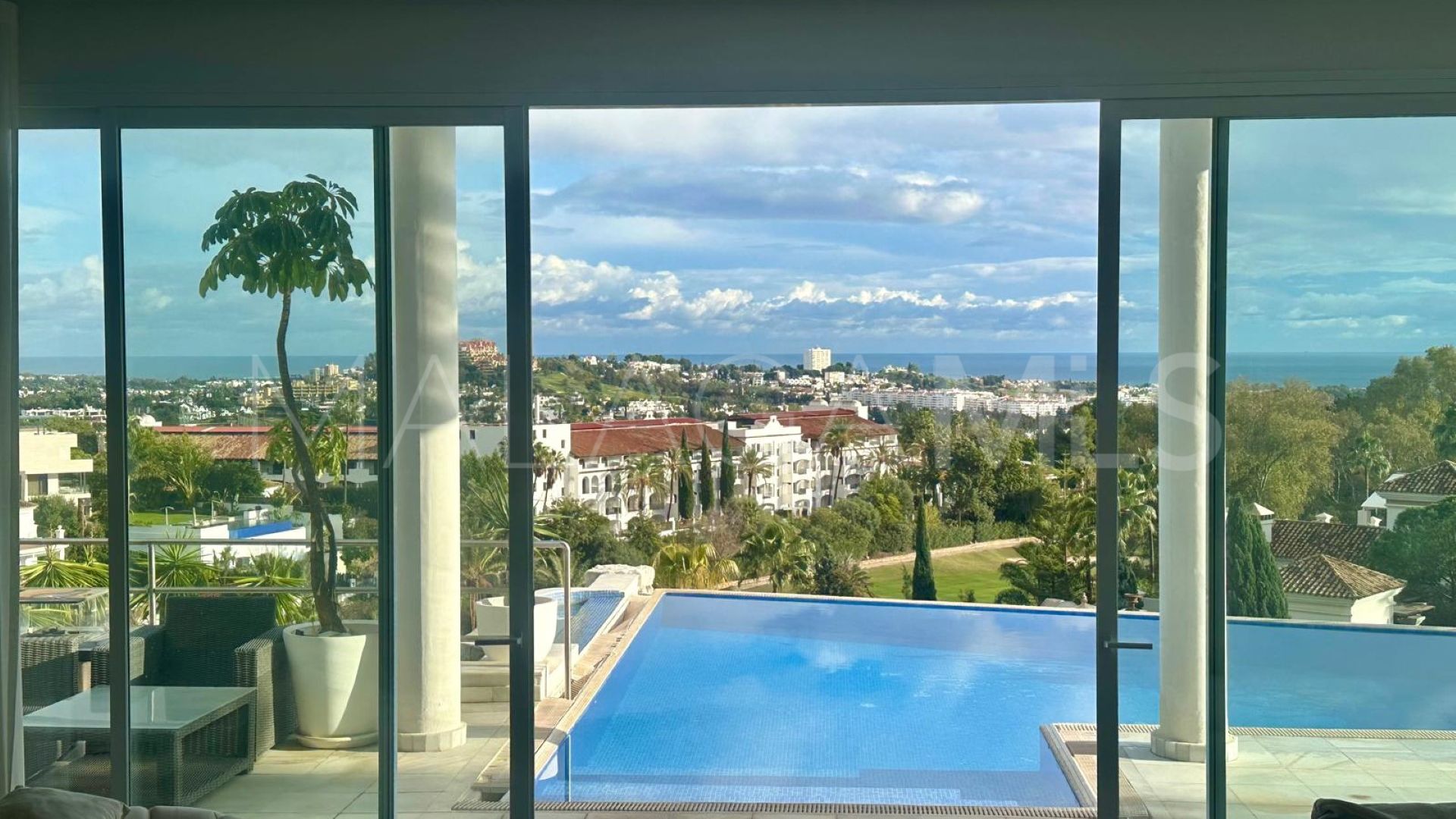 4 bedrooms villa for sale in El Herrojo