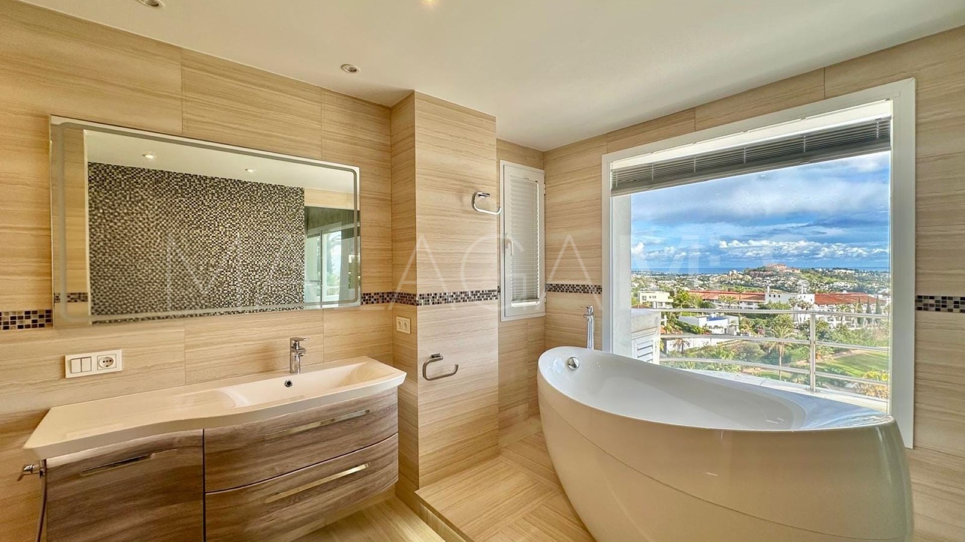 4 bedrooms villa for sale in El Herrojo