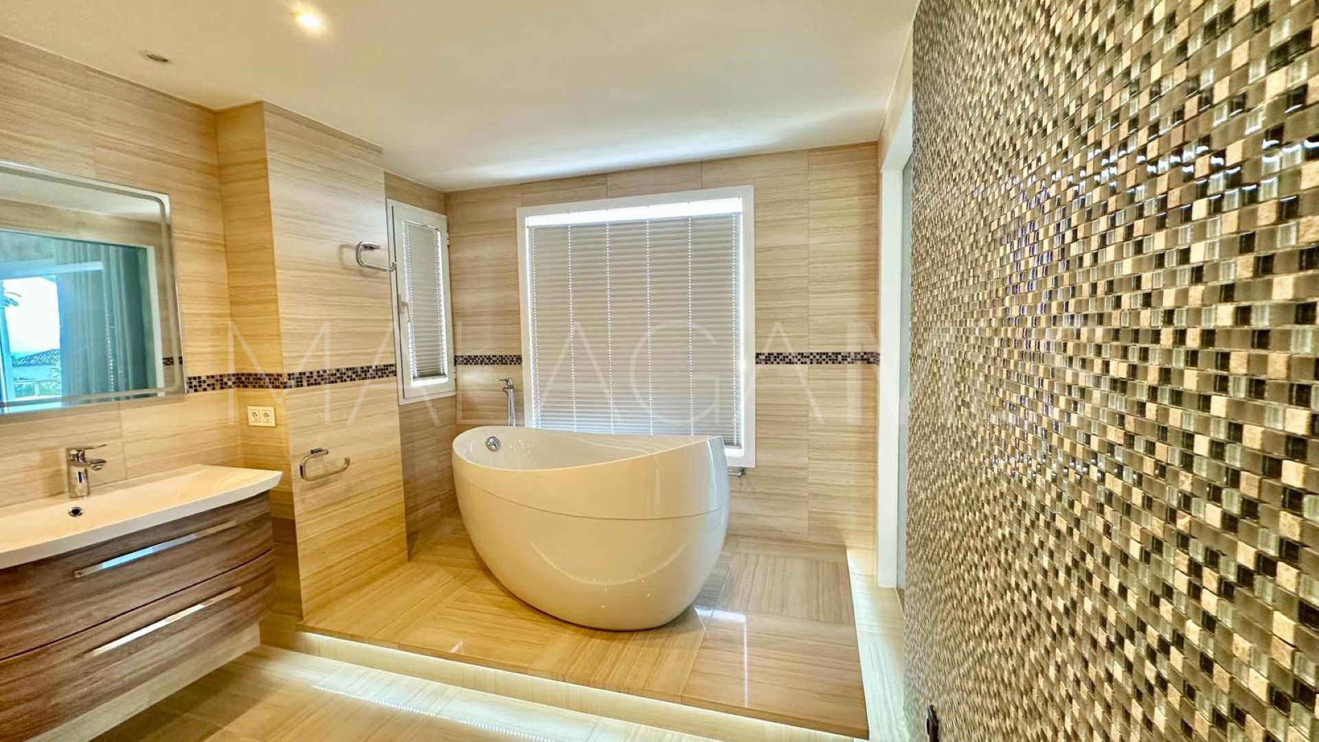 4 bedrooms villa for sale in El Herrojo