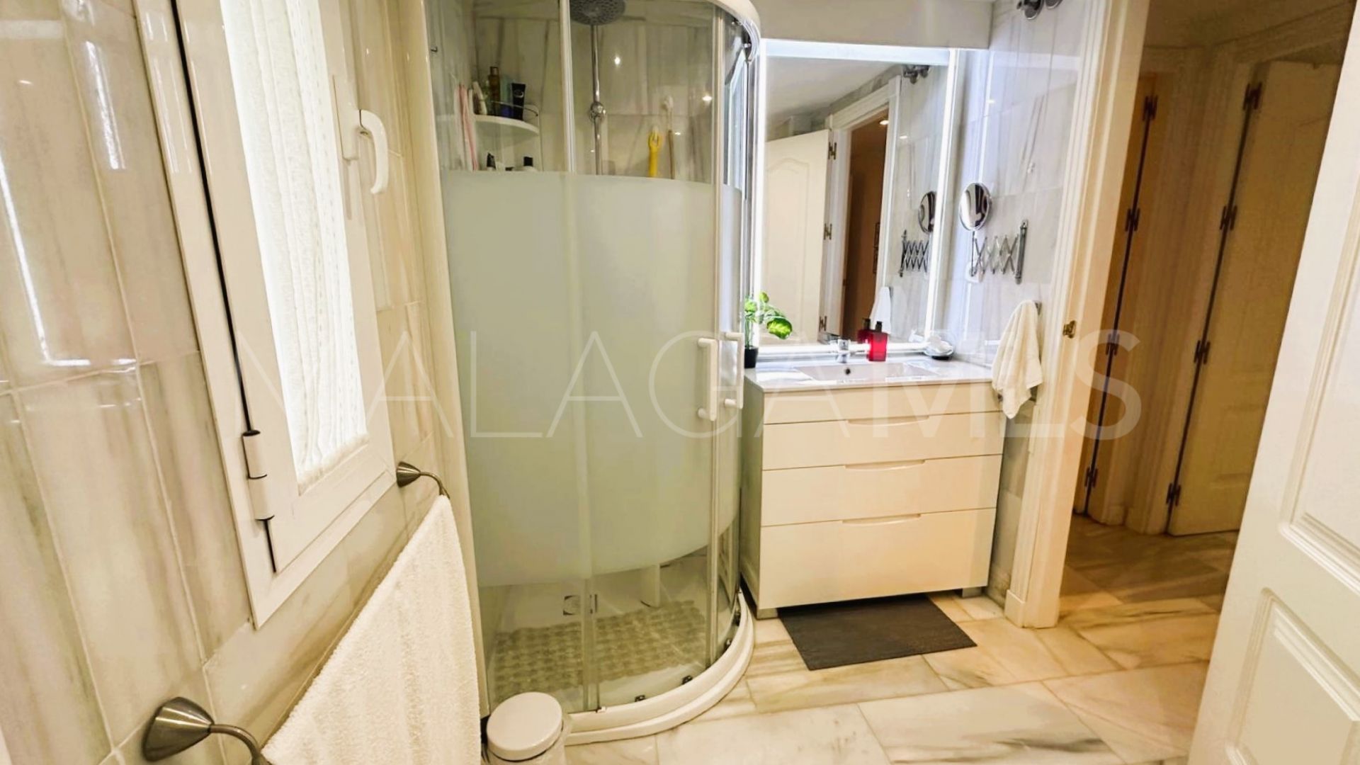 For sale ground floor apartment in Los Naranjos de Marbella with 3 bedrooms