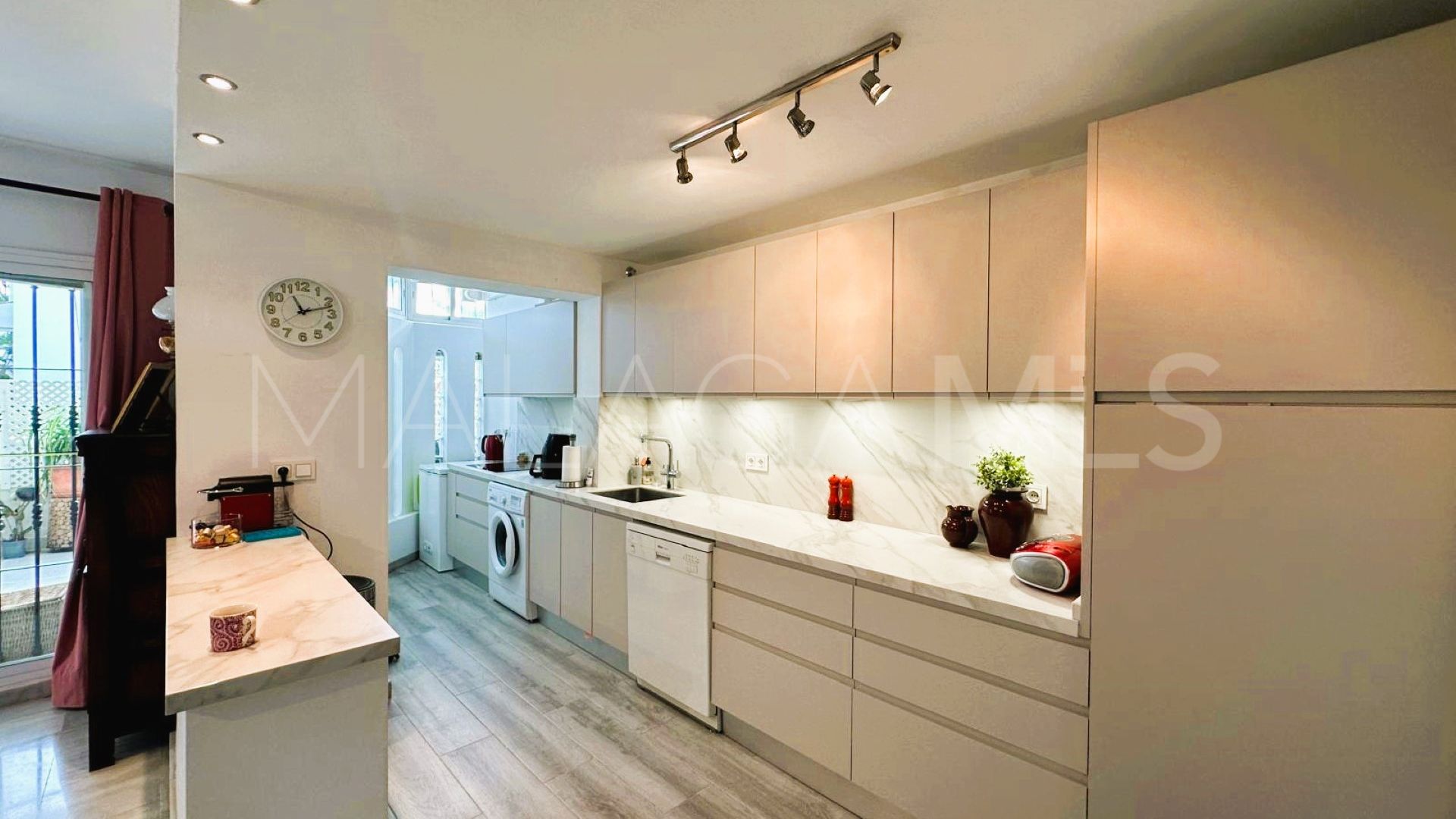 For sale ground floor apartment in Los Naranjos de Marbella with 3 bedrooms