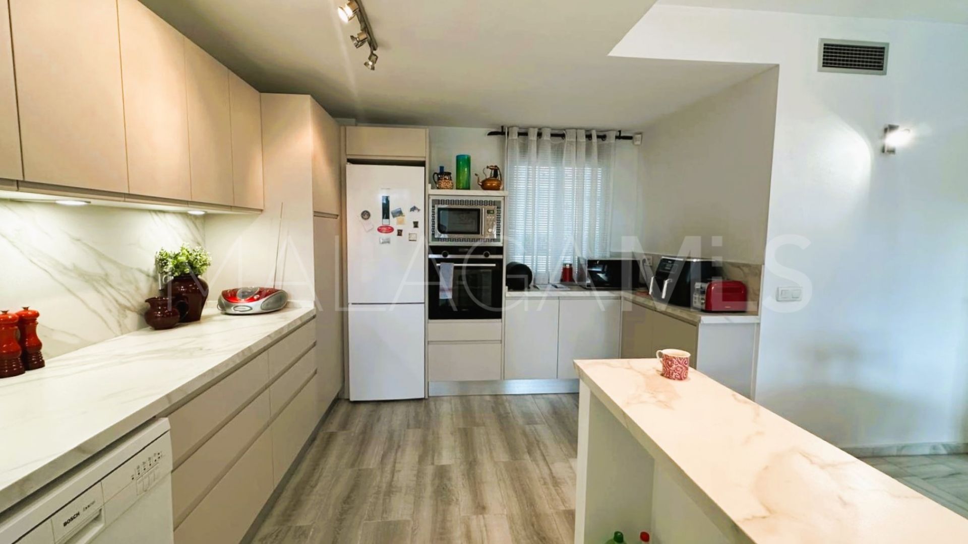 For sale ground floor apartment in Los Naranjos de Marbella with 3 bedrooms