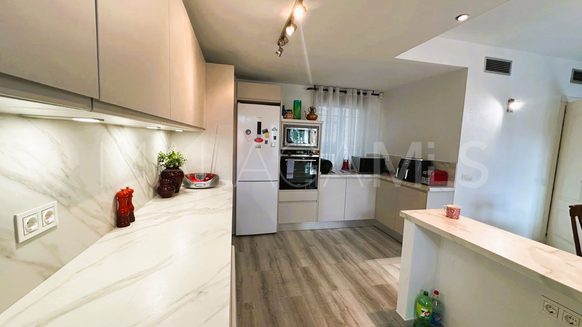 For sale ground floor apartment in Los Naranjos de Marbella with 3 bedrooms