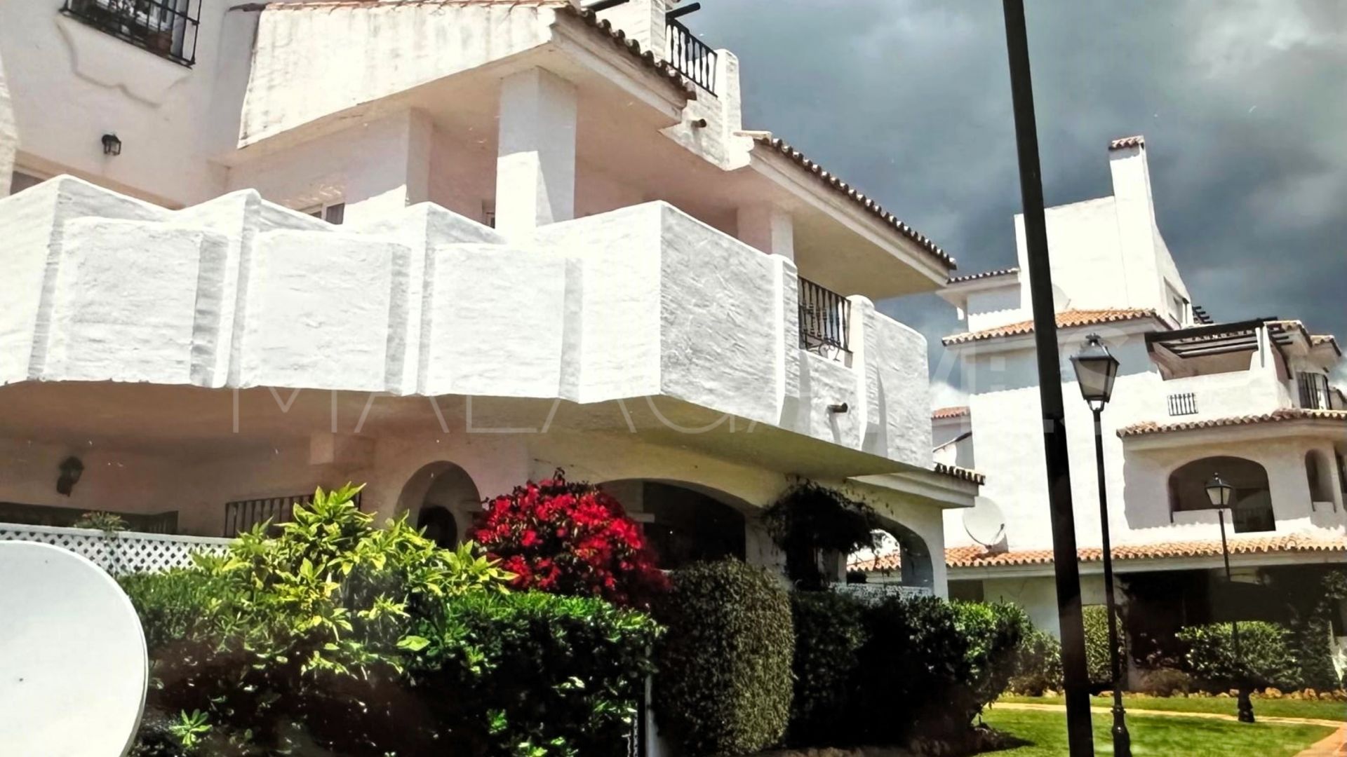 For sale ground floor apartment in Los Naranjos de Marbella with 3 bedrooms