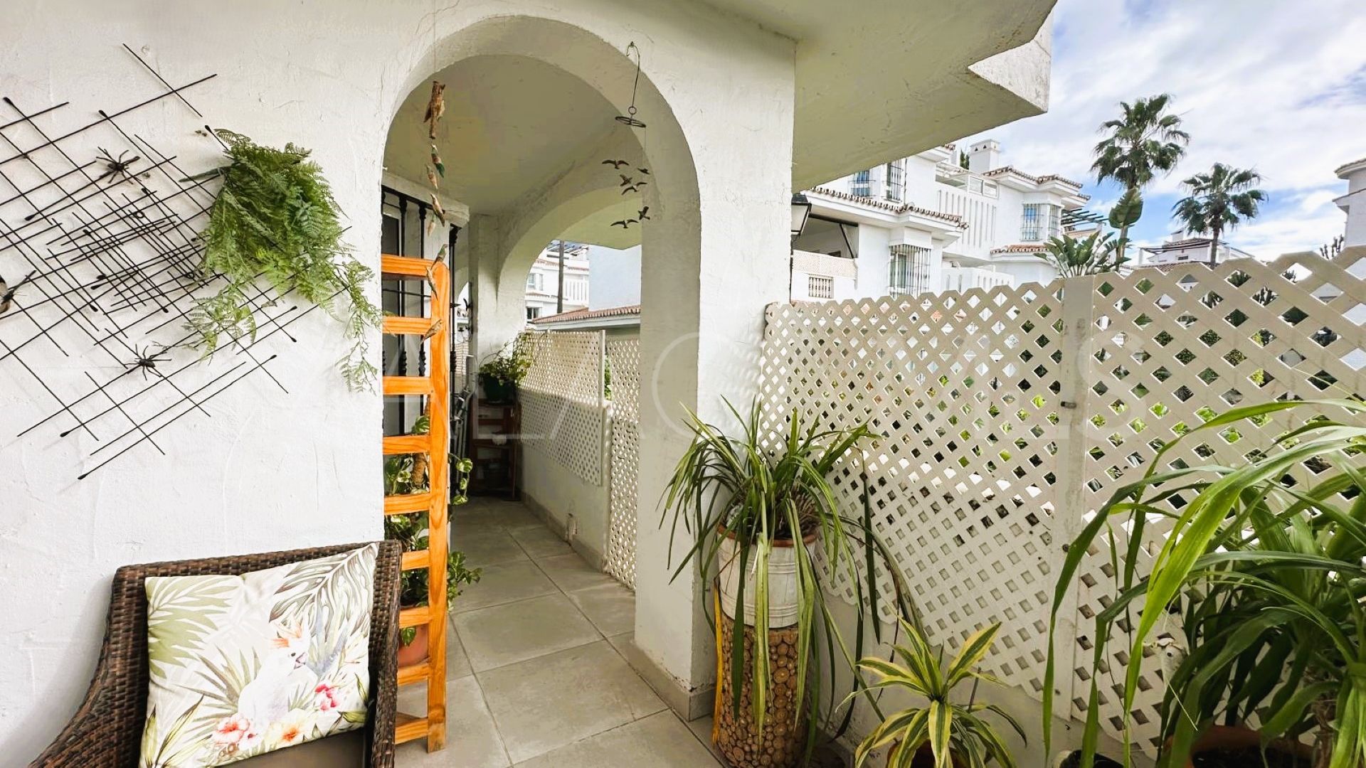 For sale ground floor apartment in Los Naranjos de Marbella with 3 bedrooms