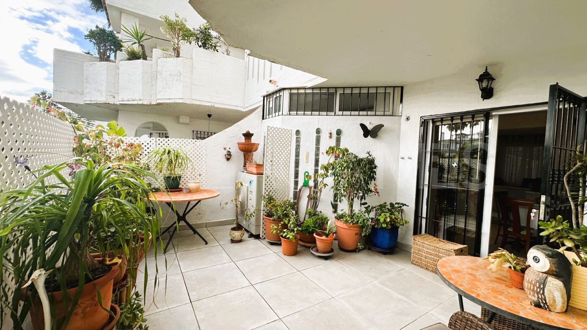 For sale ground floor apartment in Los Naranjos de Marbella with 3 bedrooms