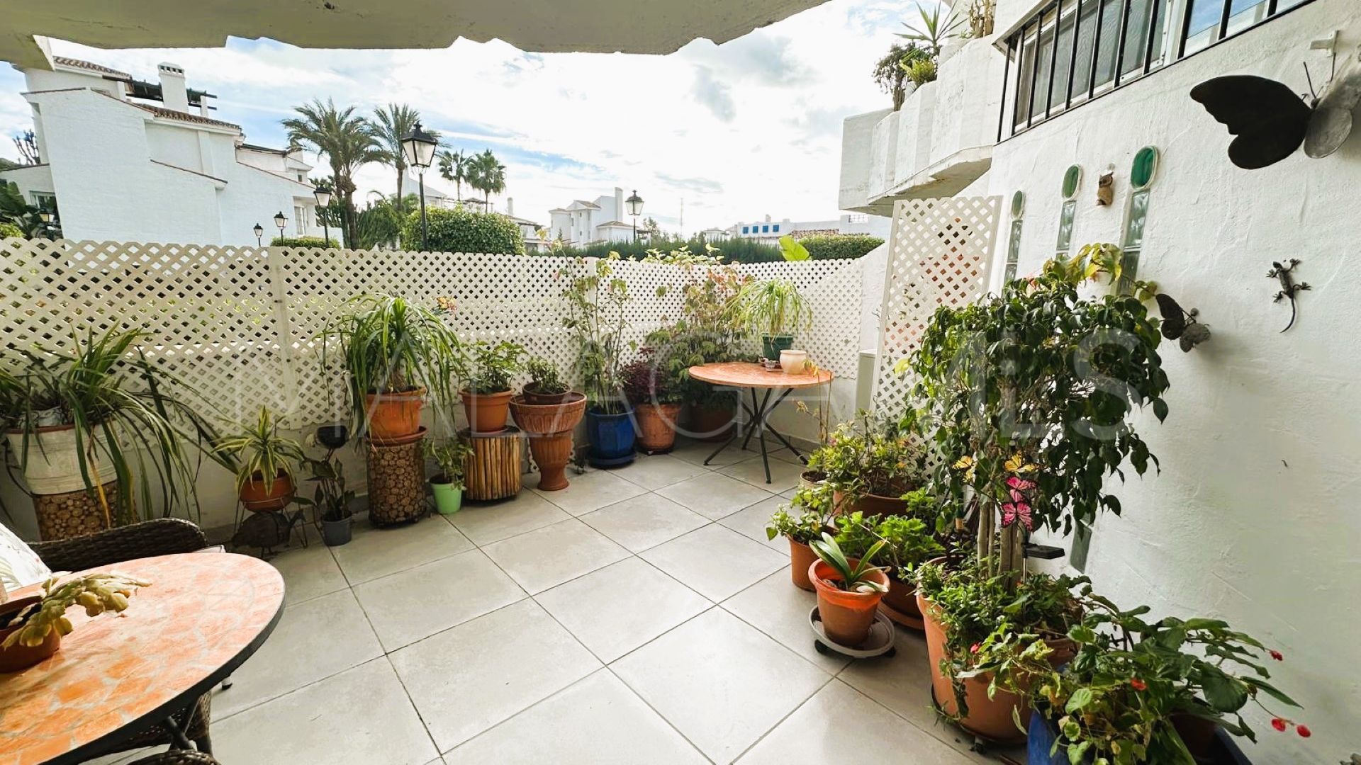 For sale ground floor apartment in Los Naranjos de Marbella with 3 bedrooms