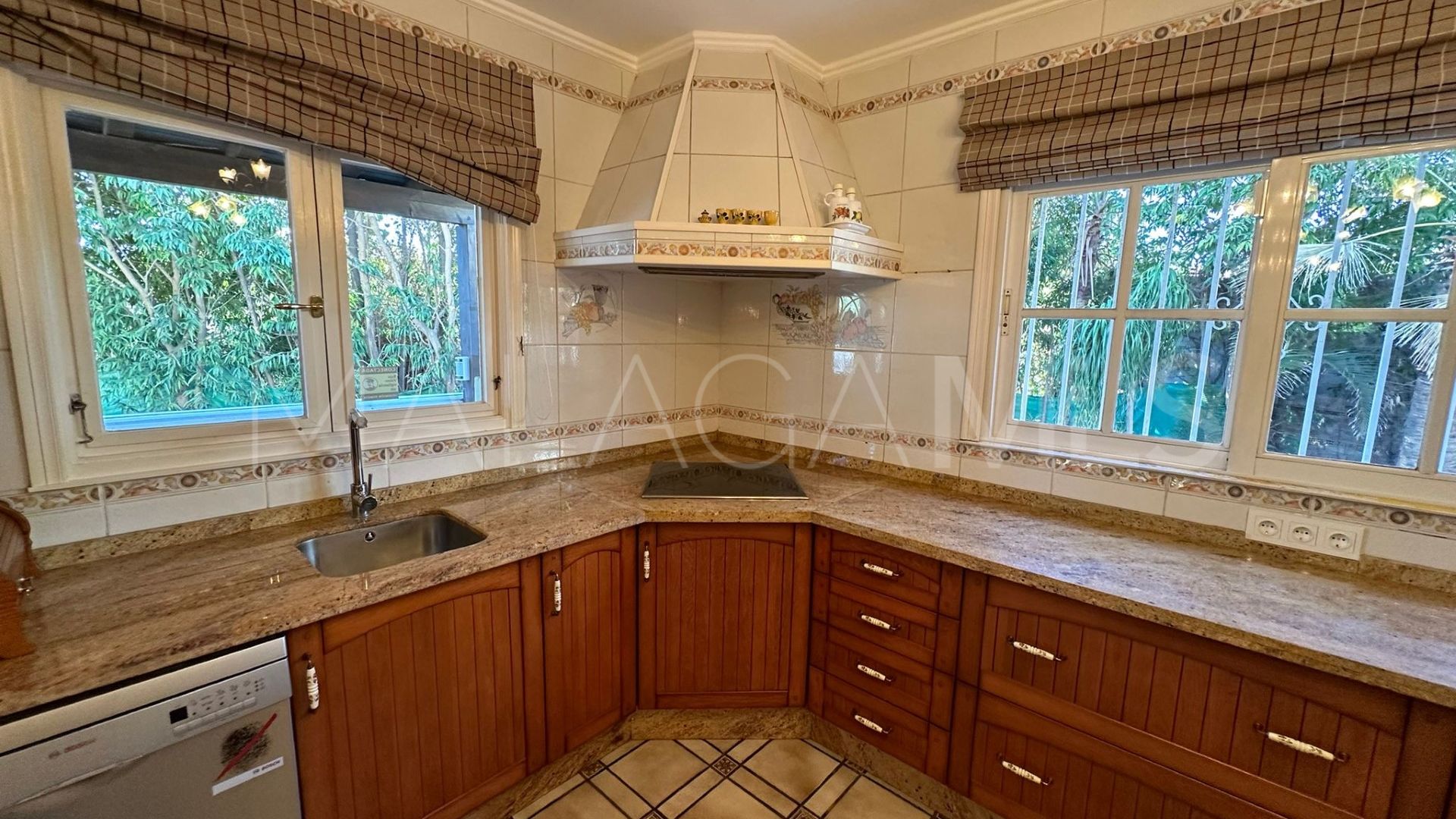 Villa for sale in Marbesa