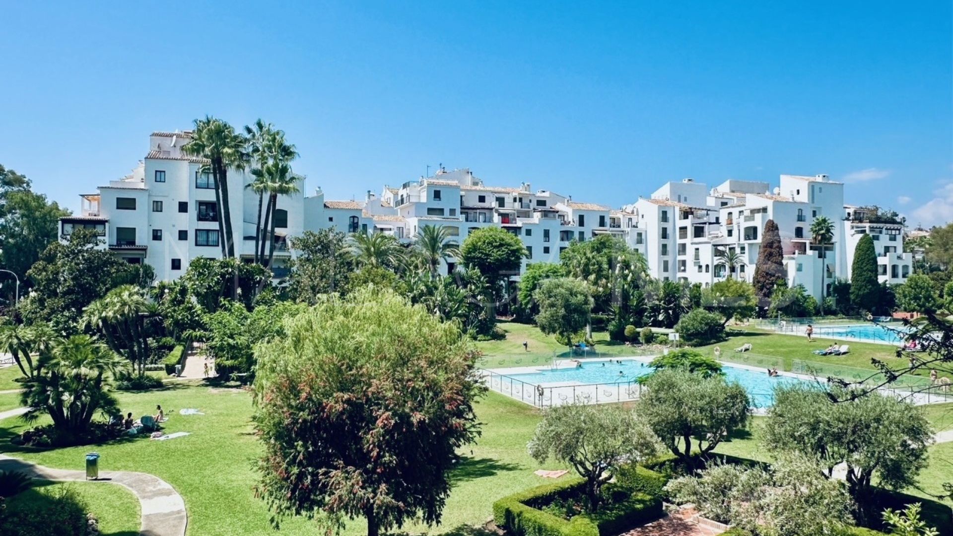 Apartamento for sale with 2 bedrooms in Terrazas de Banus