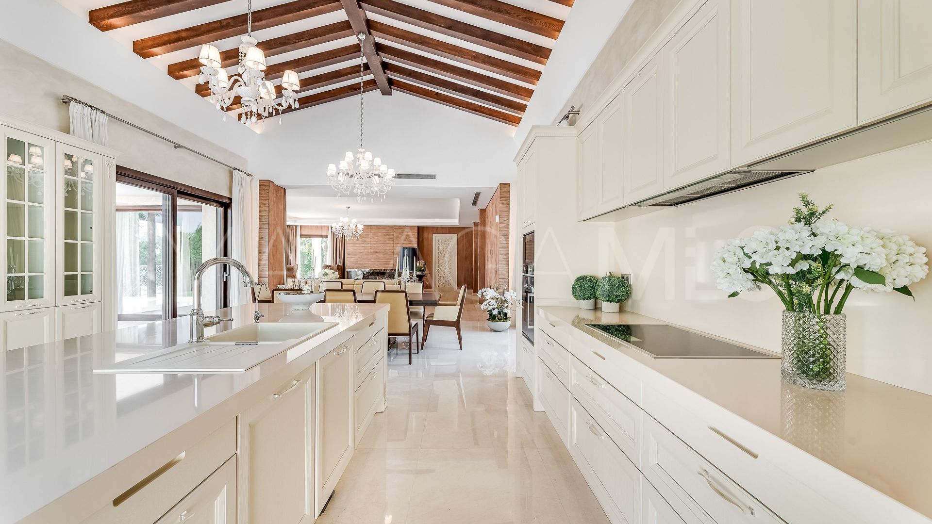 Villa with 5 bedrooms for sale in Supermanzana H