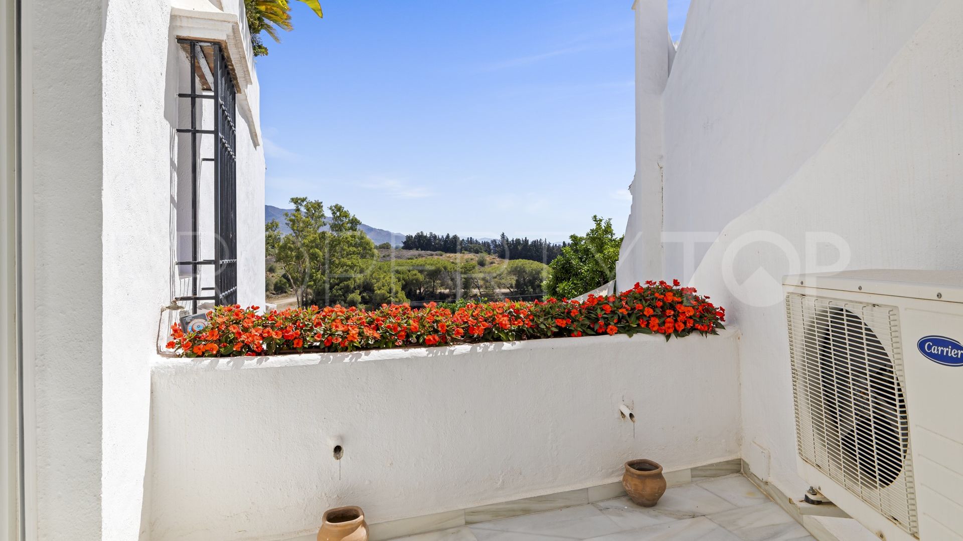 For sale town house in Los Toreros with 4 bedrooms