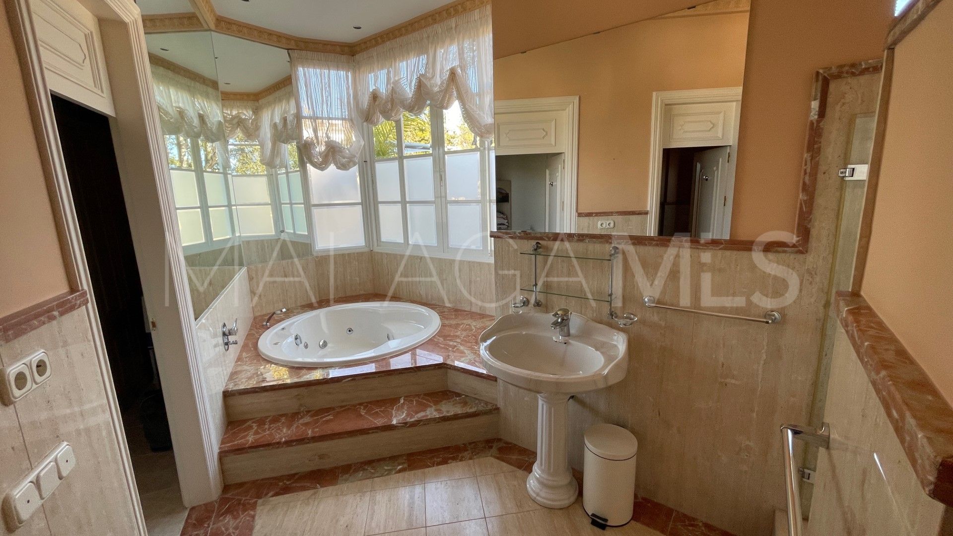 Villa for sale in Mijas Pueblo