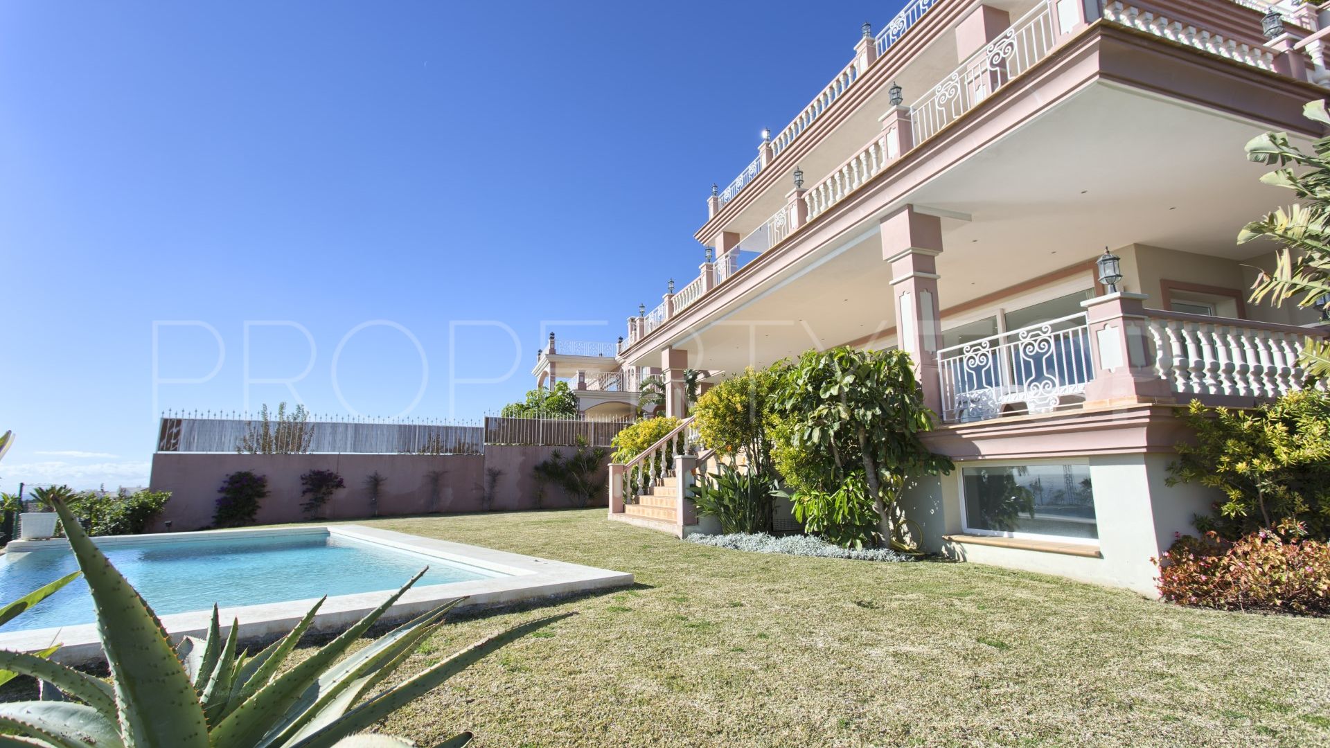 Villa con 8 dormitorios a la venta en Los Flamingos Golf