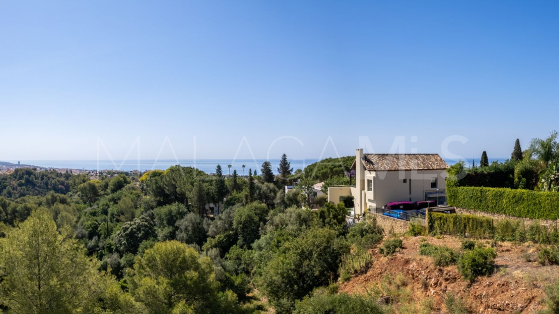 Villa for sale in Cascada de Camojan