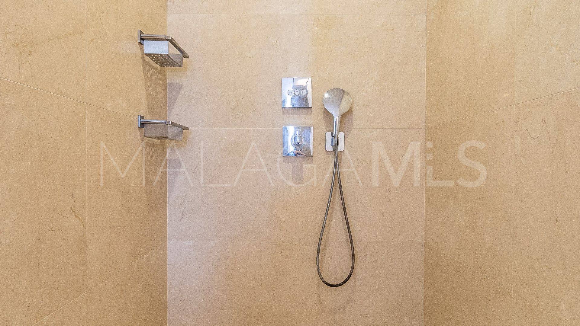 Villa for sale in Los Flamingos Golf