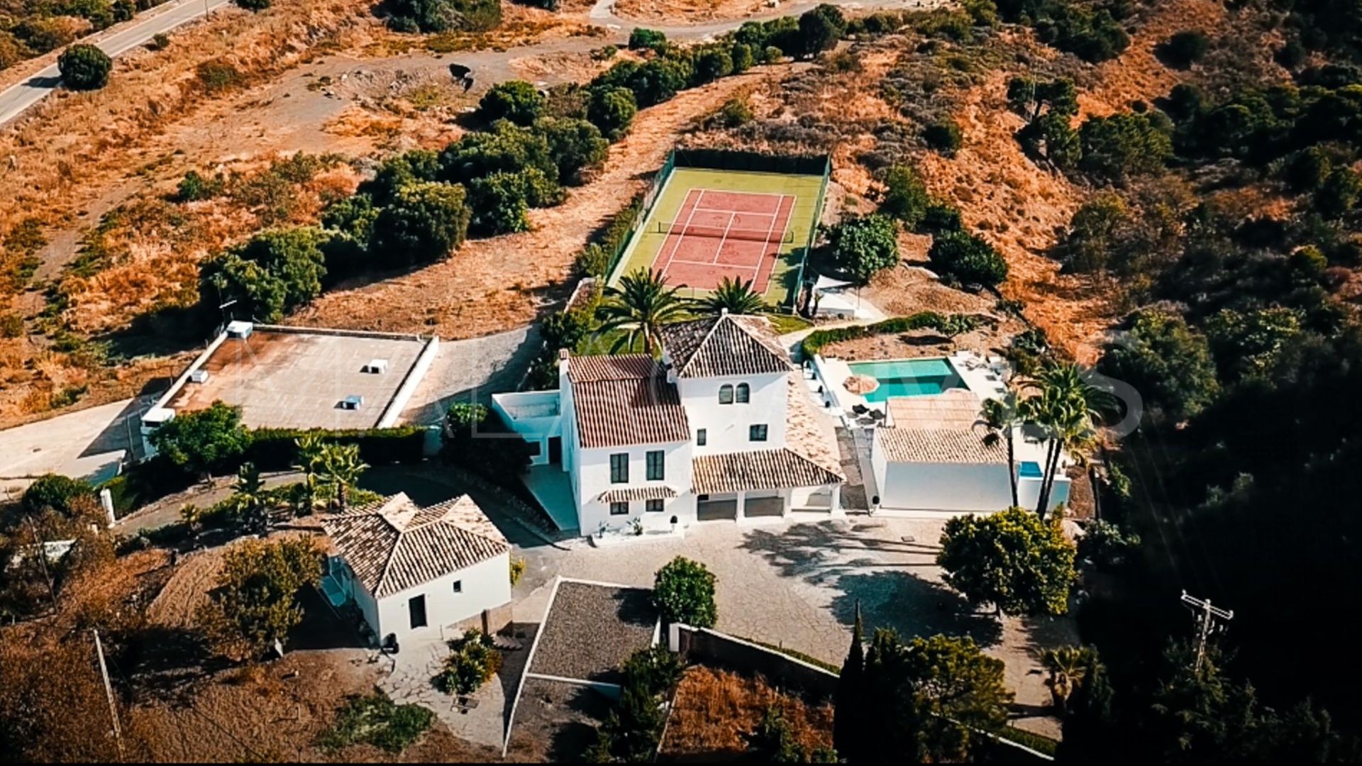 Villa for sale in Los Reales - Sierra Estepona