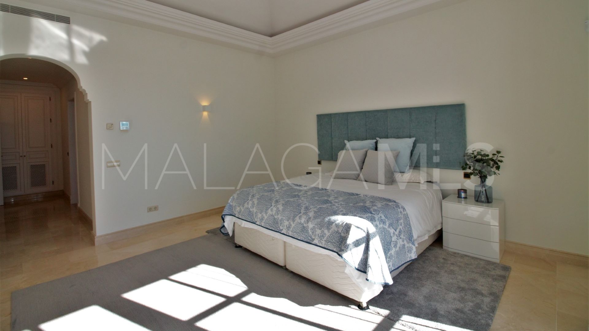 Buy villa in La Zagaleta with 7 bedrooms