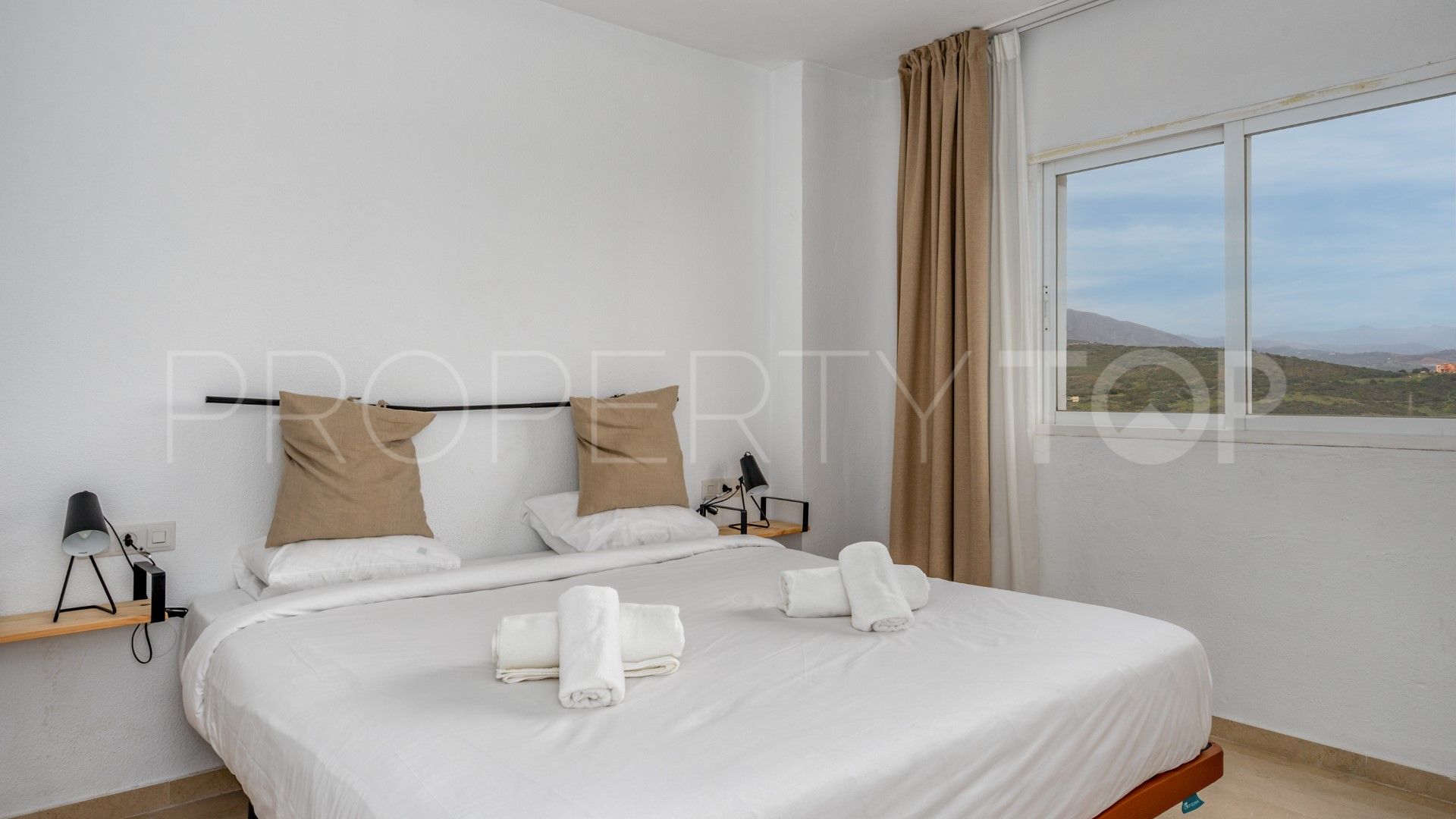 Comprar apartamento con 2 dormitorios en Estepona Golf