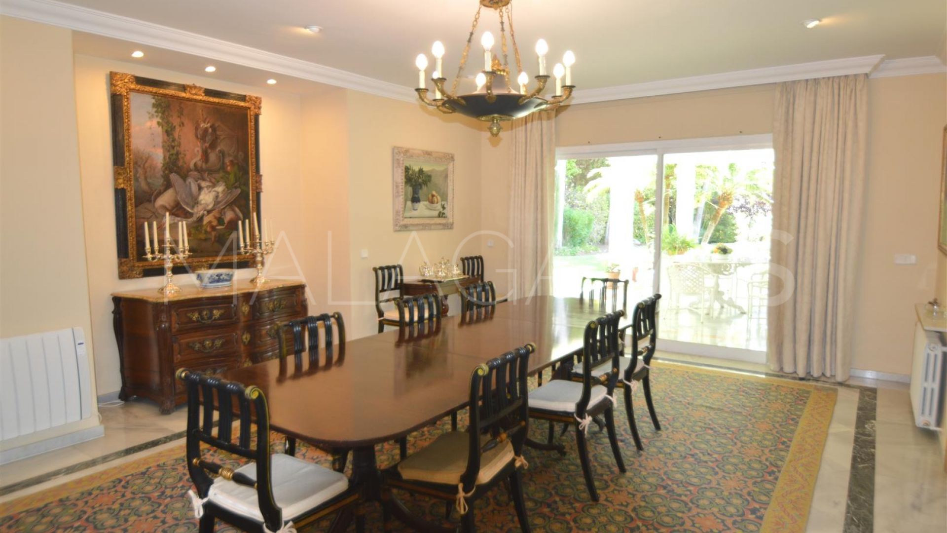 For sale villa in Guadalmina Baja with 8 bedrooms