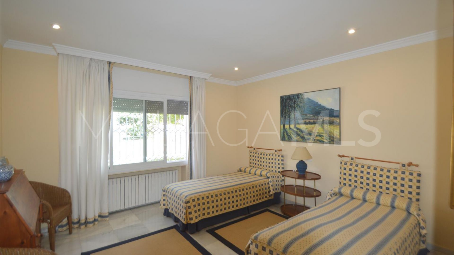 For sale villa in Guadalmina Baja with 8 bedrooms