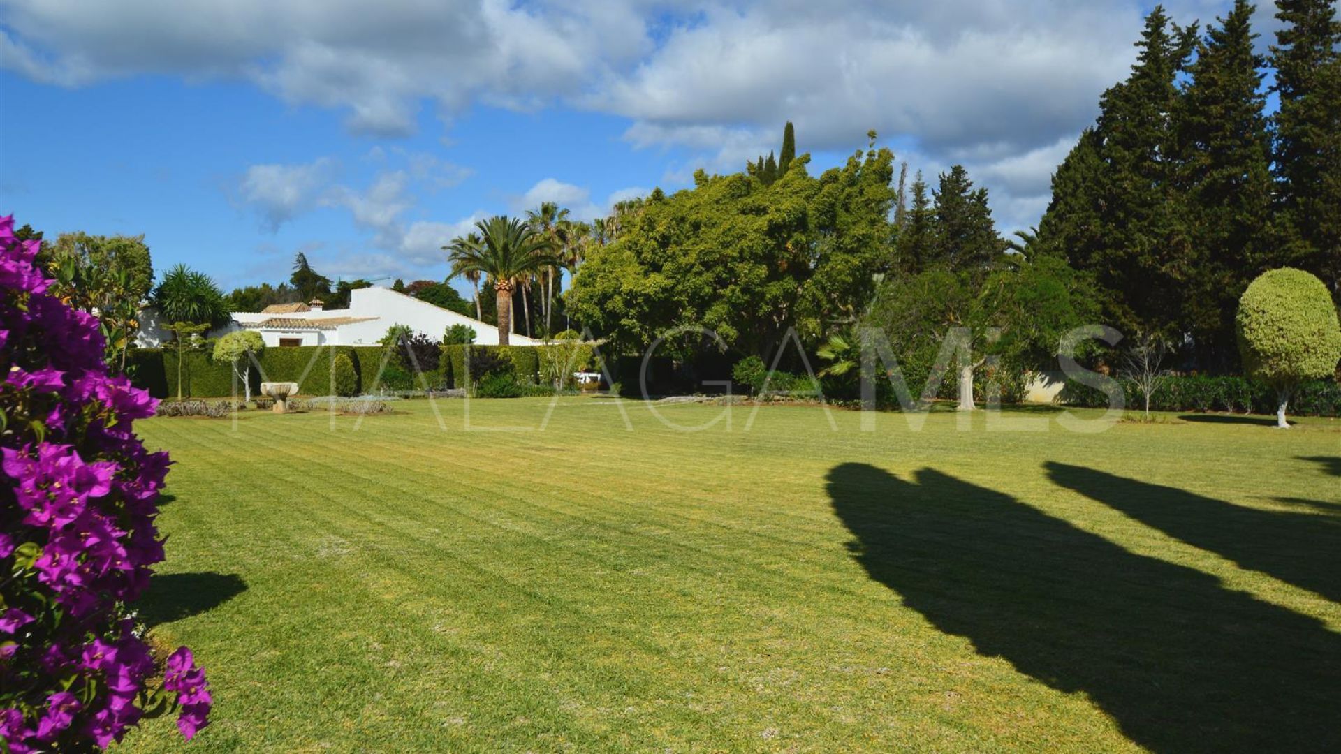 For sale villa in Guadalmina Baja with 8 bedrooms