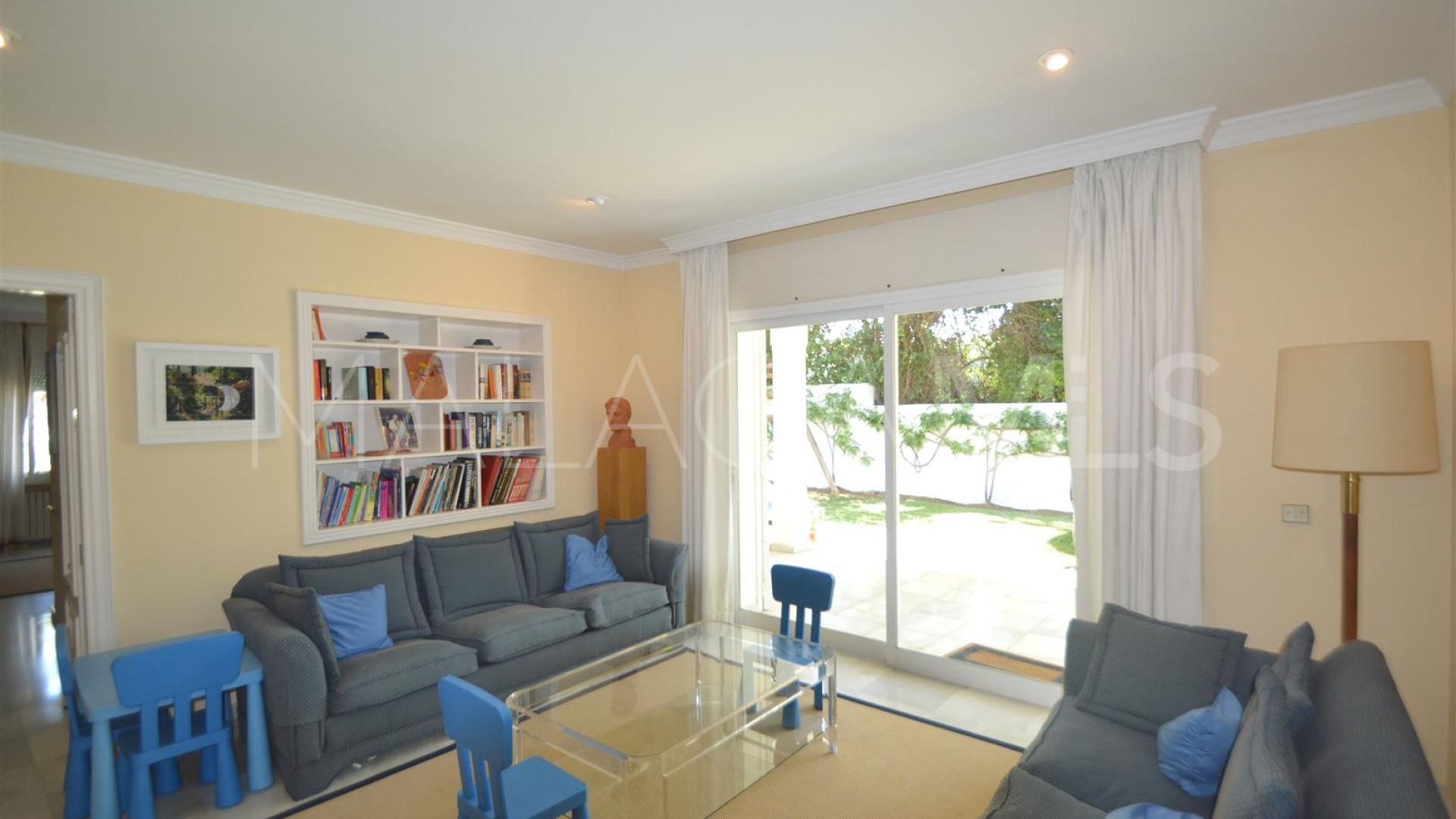 For sale villa in Guadalmina Baja with 8 bedrooms