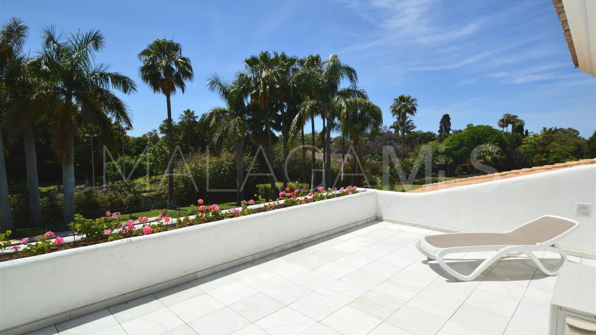 For sale villa in Guadalmina Baja with 8 bedrooms