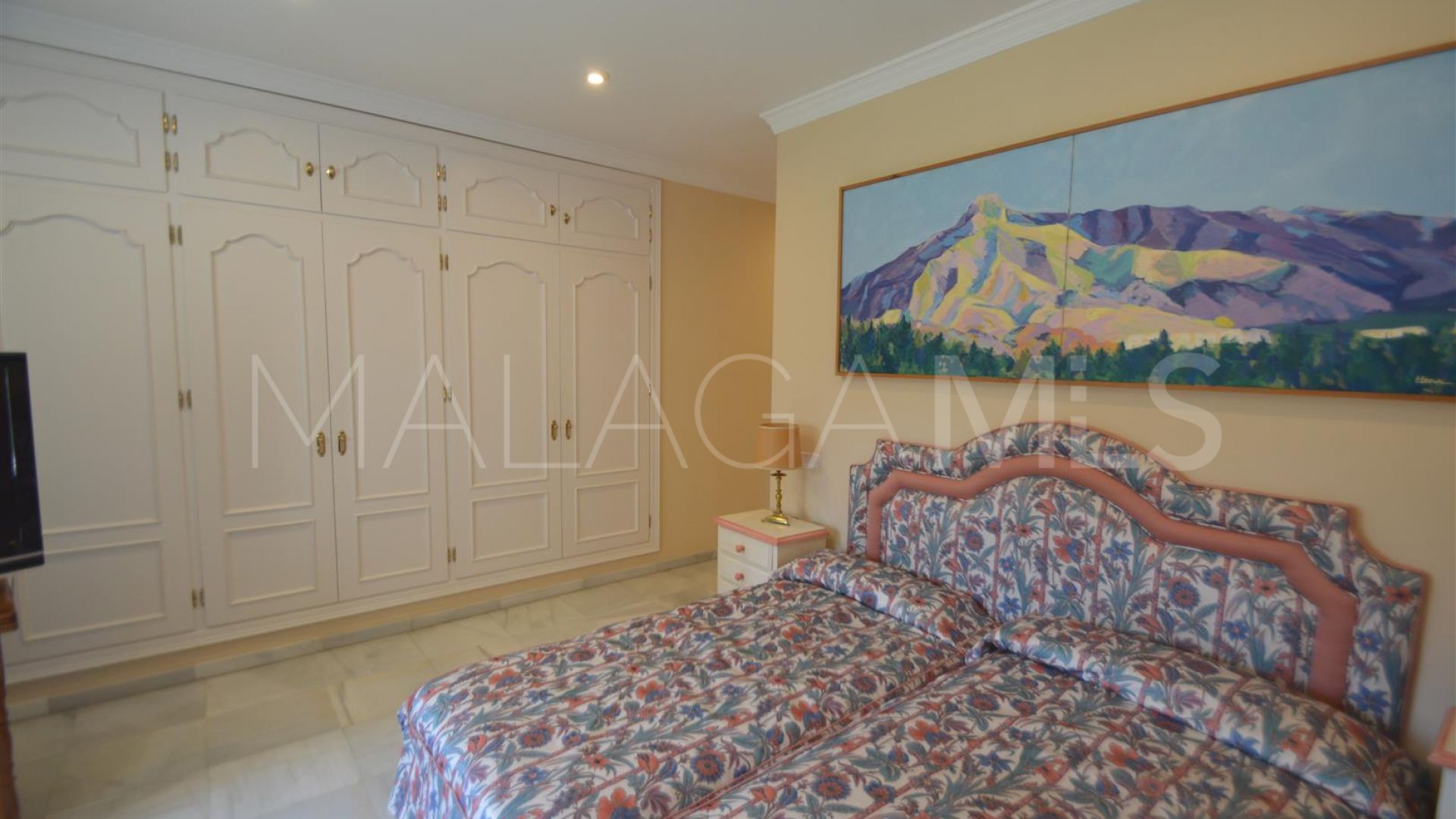 For sale villa in Guadalmina Baja with 8 bedrooms