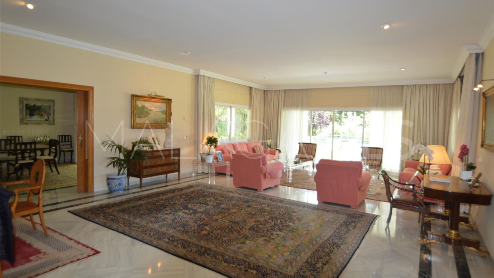 For sale villa in Guadalmina Baja with 8 bedrooms