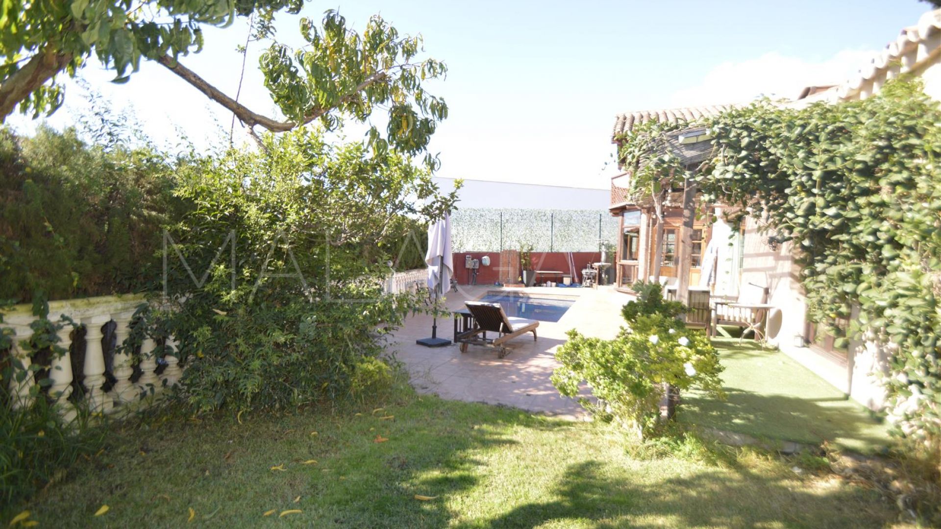 Villa for sale in Artola
